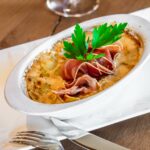 Comptoir de la Bascule - Restaurant et bouchon proposant une cuisine régionale et authentique lyonnaise à Pusignan à l’est de Lyon (69). Espace bar et terrasse, large choix de vins et de bières.